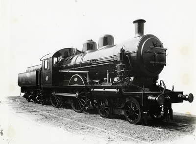 808475 Afbeelding van de fabrieksnieuwe stoomlocomotief nr. 534 (serie 501-535) van de H.S.M.N.B. Dit locomotieftype is ...